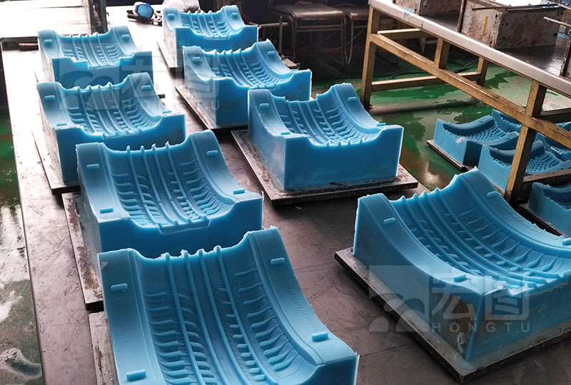 轮胎硅胶模具等待固化 轮胎硅胶模具等待固化